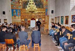 Oră de Cateheză despre Viața duhovnicească la Parohia Sfinții Împărați Constantin și Elena, Dorohoi - FOTO