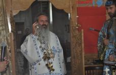 Exclusiv Dorohoi - VIDEO: Mitropolitul Teofan  sfințește biserica “Sf. Împărați Constantin și Elena” 