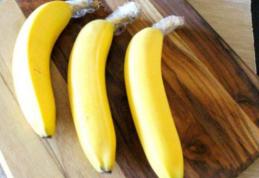 Leagă cozile bananelor cu folie alimentară. Efectul este uimitor