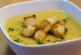 Supă cremă de morcovi și cartofi cu crutoane