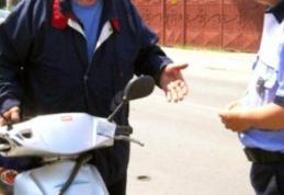 Bărbat de 76 de ani, depistat în trafic fără permis și cu 1200 de țigări de contrabandă
