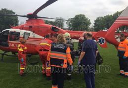 Bărbat preluat de urgență de la Dorohoi de elicopterul SMURD după ce a căzut de pe casă – FOTO