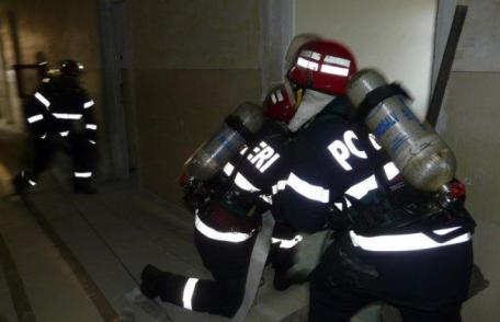 Pompierii dorohoieni efectuează exerciții de pregătire la mai multe unități de învățământ