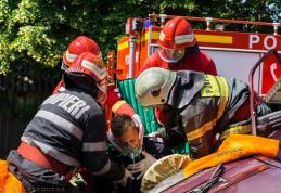 Pompierii din șase județe se întrec la Botoșani, în cadrul Competiției de descarcerare și acordare a primului ajutor calificat