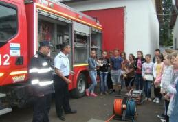 Peste 300 de elevi botoșăneni vor fi instruiți de pompieri în cadrul școlii de vară în domeniul situațiilor de urgență