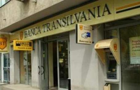 Clienții Băncii Transilvania nu vor putea folosi cardul în noaptea de sâmbătă spre duminică