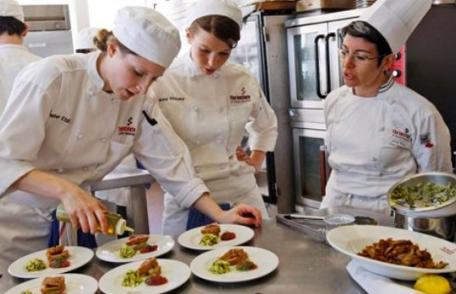 Locuri de muncă pentru persoanele calificate ȋn domeniul hotelier – gastronomic care doresc să lucreze în Germania
