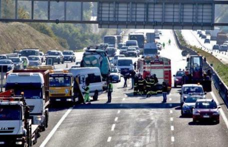 Accident grav pe o autostradă din Italia. Nouă persoane au fost rănite!