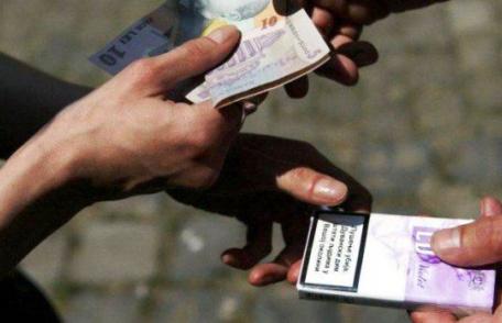 Dosar penal pentru o botoșăneancă depistată în timp ce vindea țigări de contrabandă