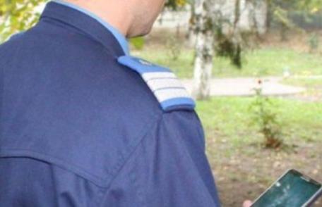 Jandarmii i-au restituit telefonul pierdut după ce „nu a mai ştiut de el” în urma consumului unei ţigări cu substanţe interzise
