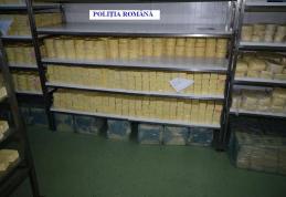 Peste 1.300 de kg de produse lactate, confiscate de poliţişti, de la o societate din Șendriceni