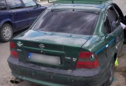 Documente falsificate pentru scoaterea din România a unui autoturism - FOTO