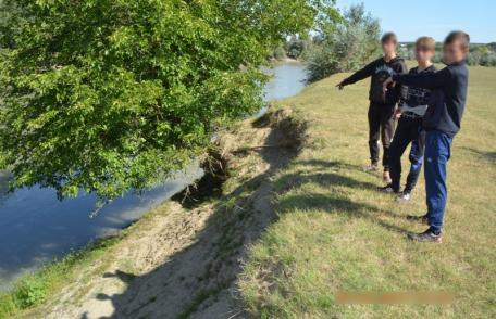 Trei minori din R. Moldova au încercat să intre ilegal în Romania, trecând Prutul înot