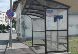 Primim la redacţie – Stație pentru microbuze amplasată lângă semnul interzis - FOTO