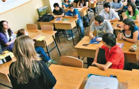 De ce doar elevii din Bucureşti şi din alte două judeţe au liber pe 5 octombrie