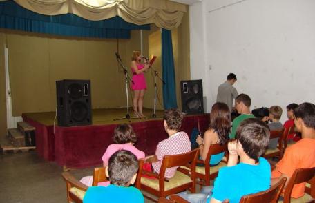 Spectacol pentru copii la Casa de Cultura Dorohoi - FOTO