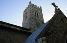 Un român a distrus o biserică istorică din Anglia ca să fure tabla de pe acoperiş
