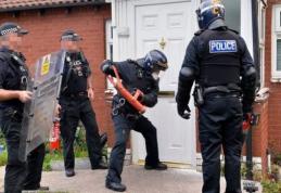 Polițiștii ar putea primi dreptul de a intra în casă fără mandat