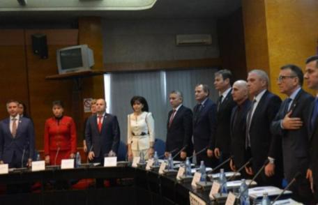 Contractul pentru realizarea drumului strategic, semnat de vicepremier și ministrul Fondurilor Europene, în prezența a zeci de primari din județ
