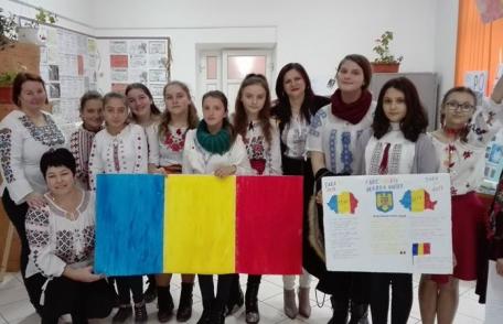 Marea Unire sărbătorită la Şcolile Rediu şi Rădăuţi – Prut – FOTO