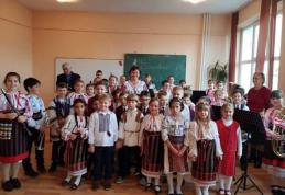 Marea Unire sărbătorită de către elevii Școlii Gimnaziale „Alexandru Ioan Cuza”, Dorohoi - FOTO