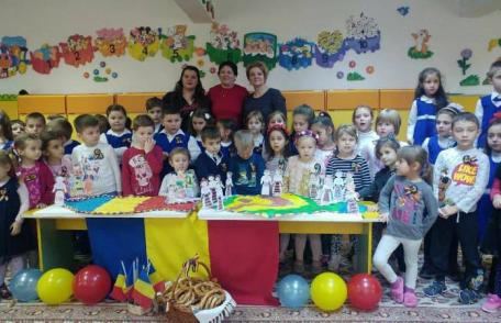 Copii ai Școlii Gimnaziale „Mihail Kogălniceanu” se simt români la Grădinița „Albă ca Zăpada” Dorohoi - FOTO