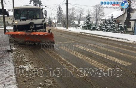 Prima zăpadă din această iarnă la Dorohoi: Autoritățile intervin pentru păstrarea unui trafic fluent - FOTO