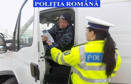 Acţiuni ale polițiștilor pentru verificarea legalității transportului public de persoane 