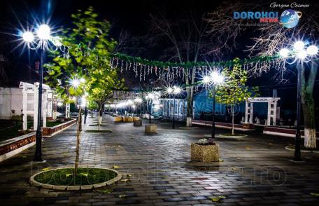 Vin sărbătorile! Vezi cum este ornat în acest an municipiul Dorohoi! - FOTO