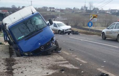 Accident pe drumul Botoșani-Suceava! O persoană a fost rănită după ce a intrat cu capul în parbriz!