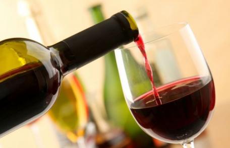 De ce vinul roșu agravează durerile de cap?