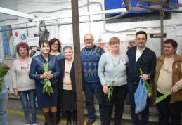 Parlamentarii PSD Tamara Ciofu și Răzvan Rotaru au oferit flori și mărțișoare angajaților de la mai multe fabrici din municipiul Botoșani