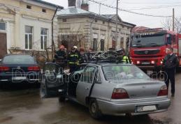 Accident violent în Botoșani! Două mașini s-au ciocnit într-o intersecție - FOTO