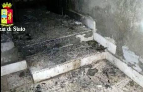 Un italian a dat foc unei case unde locuiau șase români dintre care doi copii