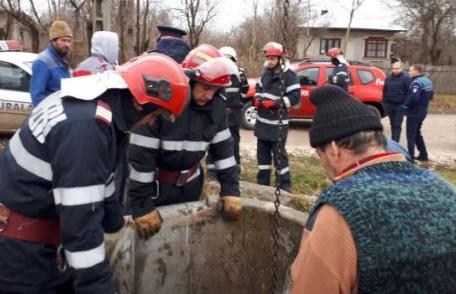 Femeie căzută în fântână, salvată de pompierii dorohoieni