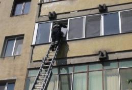 Pompierii puși în alertă pentru un copil blocat într-un apartament din Dorohoi