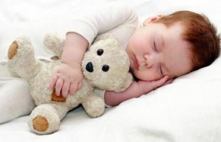 Alimentul care ajută bebelușul să doarmă