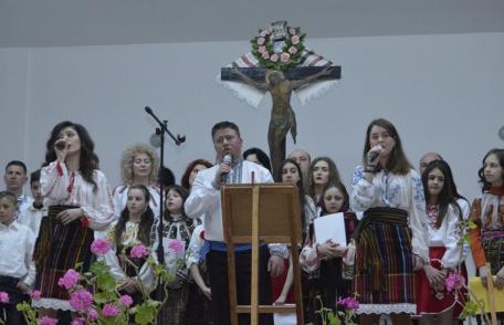 „La Umbra Crucii Tale” spectacol organizat de Parohia „Sfântul Nicolae” Mihăileni - FOTO