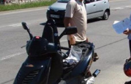 Tânăr din Havîrna depistat în timp ce conducea un moped fără permis și fără a fi înmatriculat