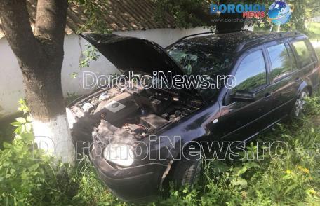 Accident cu două victime la Dumbrăvița! O mașină scăpată de sub control s-a izbit într-un copac - FOTO