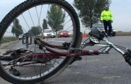 Prea beat ca să pedaleze: Un biciclist din Dorohoi a căzut pe carosabil la efectuarea unui viraj la stânga