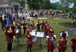Eroii comemorați în Zi de Înălțare, la Dorohoi, cu depunere de coroane, colaci și ouă roșii – VIDEO / FOTO