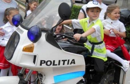 Polițiști în mintea copiilor: Activităţi a polițiștilor cu ocazia zilei de 1 IUNIE