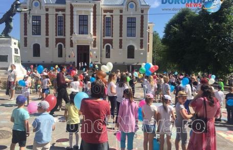 Zilele Copilului Dorohoi 2018: Desene pe asfalt, suflete de copii, baloane, zâmbete și culoare - FOTO