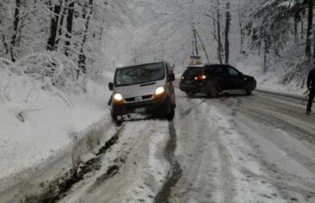 Vremea a luat-o razna. A nins în România! Stratul de zăpadă măsoară 4 centimetri