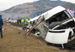 Accident grav, un microbuz cu 9 pasageri s-a răsturnat în judeţul Suceava