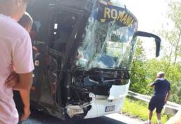 Autocar plin cu sportivi români implicat într-un accident în Muntenegru
