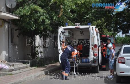Elicopterul nu a venit iar ambulanța s-a defectat! Femeia din Dorohoi, salvată din flăcări de pompieri, a ajuns „cu greu” la o clinică din Iași