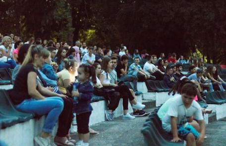 Seară de socializare, pentru tinerii din Dorohoi, organizată de Asociația „Ghica Plus” - FOTO