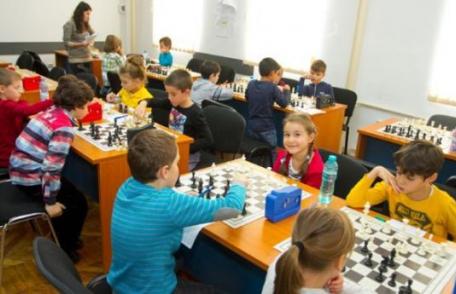 Elevii scutiţi la orele de educaţie fizică şi sport vor practica şahul